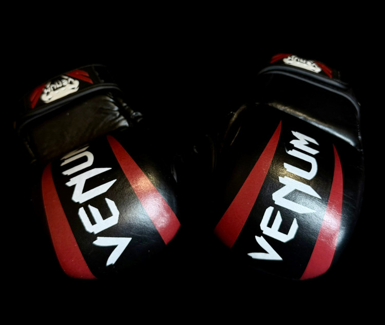 دستکش چرم آماتور MMA طرح ونوم (Venum)